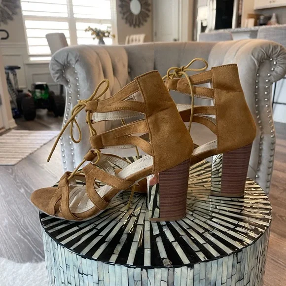 Camel and gold lace up block heels - Picture 5 of 7